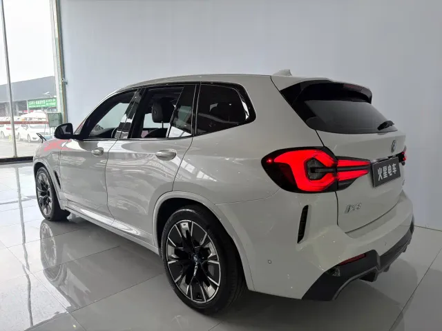 BMW iX3 — Фото автомобиля 16