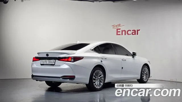 Lexus ES 7th Gen — Фото автомобиля 2