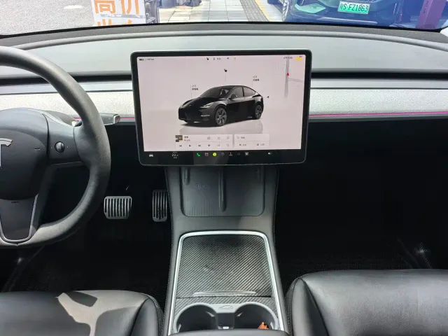 Tesla Model Y — Фото автомобиля 14