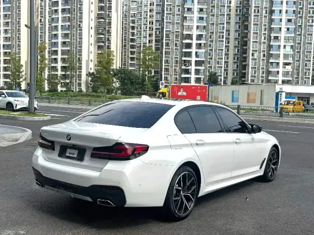 BMW 5 Series — Фото автомобиля 7