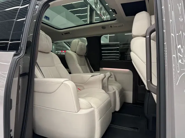 Li Auto MEGA — Фото автомобиля 10