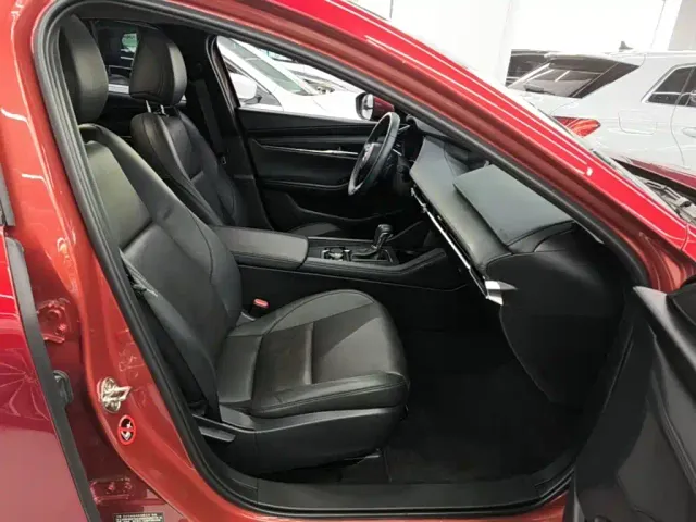 Mazda Axela — Фото автомобиля 23