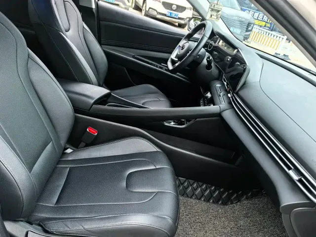 Hyundai Elantra — Фото автомобиля 6