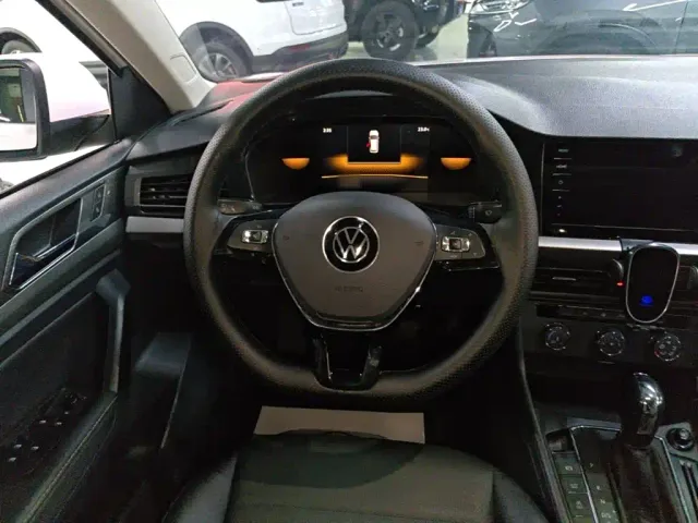 Volkswagen Lavida — Фото автомобиля 10