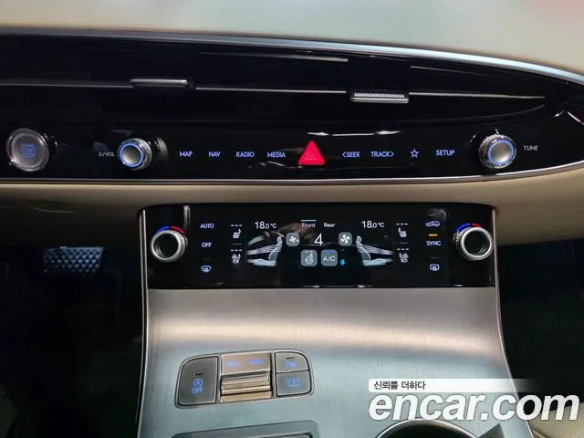 Genesis GV70 — Фото автомобиля 9