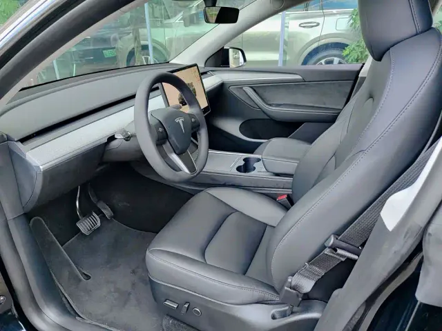 Tesla Model Y — Фото автомобиля 7
