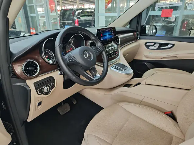 Mercedes-Benz V-Class — Фото автомобиля 16