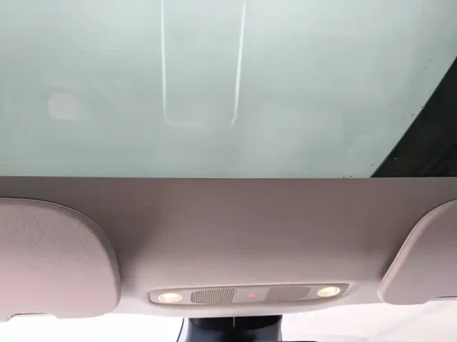 Tesla Model 3 — Фото автомобиля 17
