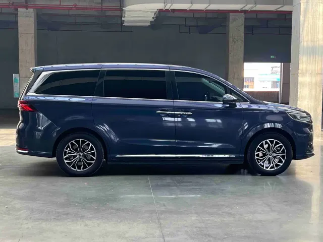 Roewe iMAX8 — Фото автомобиля 4