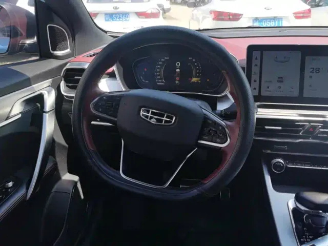 Geely Binyue — Фото автомобиля 15