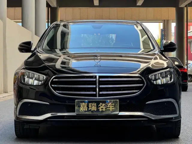 Mercedes-Benz E-Class — Фото автомобиля 2