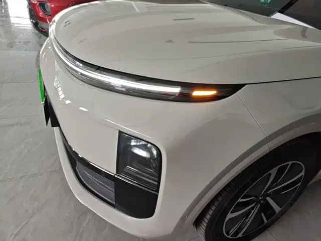Li Auto L6 — Фото автомобиля 23