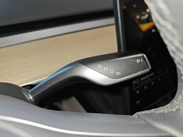 Tesla Model Y — Фото автомобиля 13