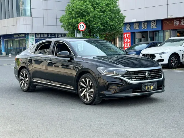Volkswagen Passat — Фото автомобиля 3