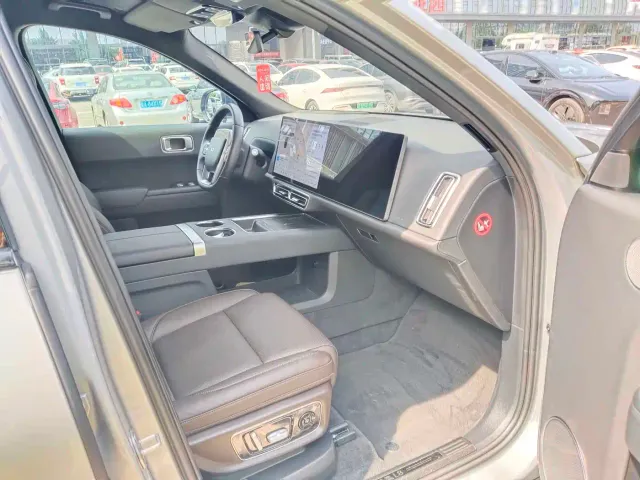 Li Auto L8 — Фото автомобиля 7