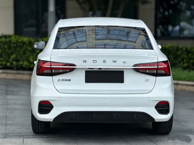 Roewe i5 — Фото автомобиля 9