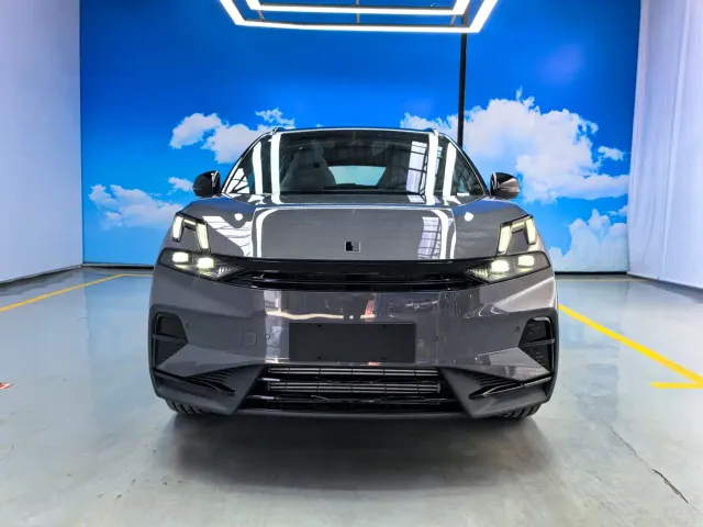 Lynk & Co 06 — Фото автомобиля 2