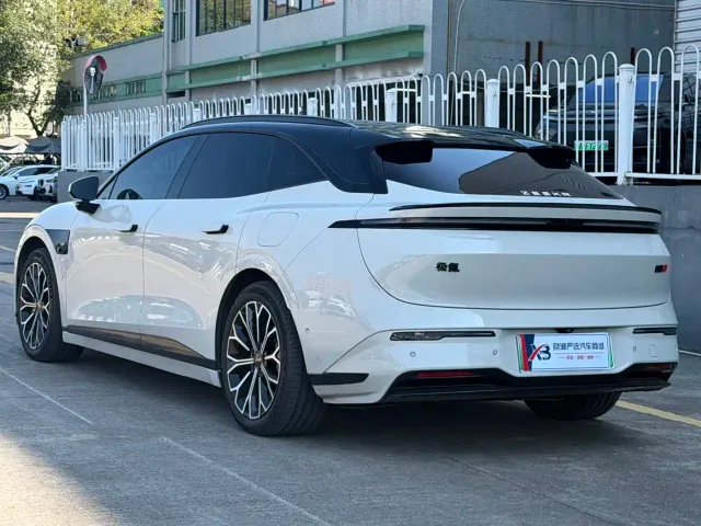 Zeekr 007 GT — Фото автомобиля 4