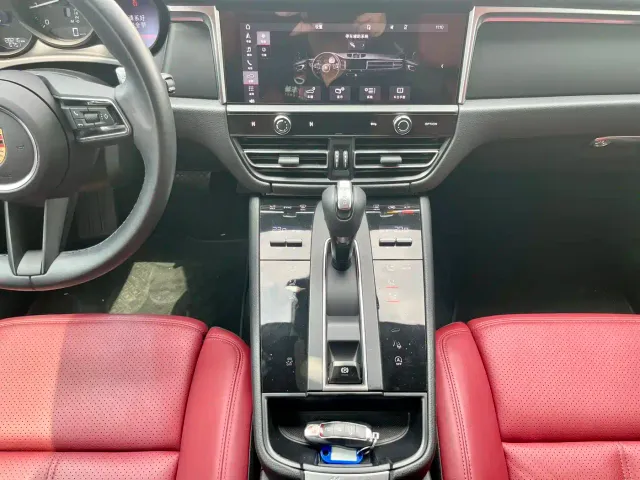 Porsche Macan — Фото автомобиля 10