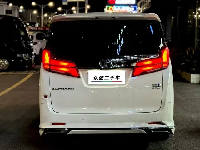 Toyota Alphard — Фото автомобиля 11