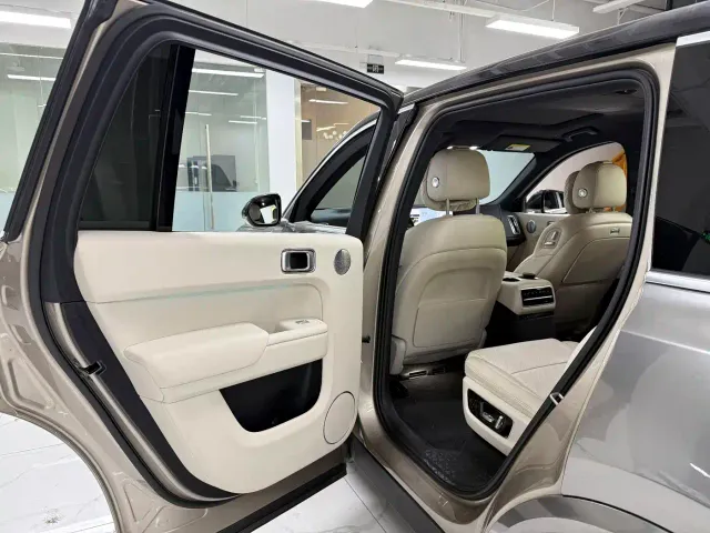 Li Auto L9 — Фото автомобиля 13