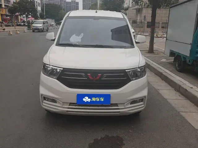 Wuling Hongguang V — Фото автомобиля 2