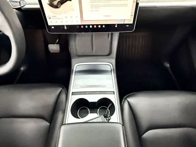 Tesla Model Y — Фото автомобиля 5