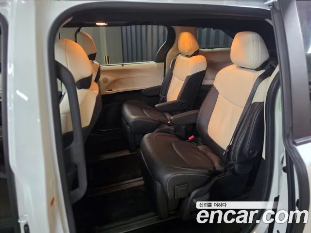 Toyota Sienna — Фото автомобиля 11