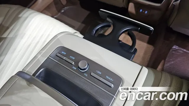 Hyundai Grandeur GN7 — Фото автомобиля 30
