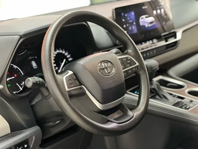 Toyota Sienna — Фото автомобиля 7