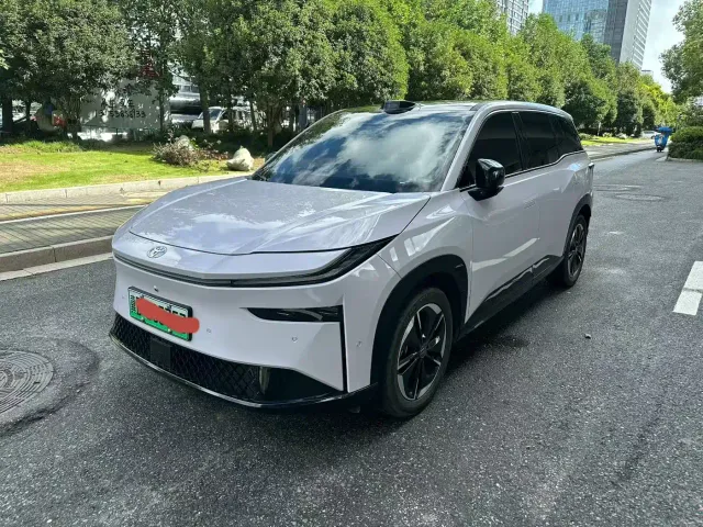Фотография автомобиля — Toyota BoZhi 3X