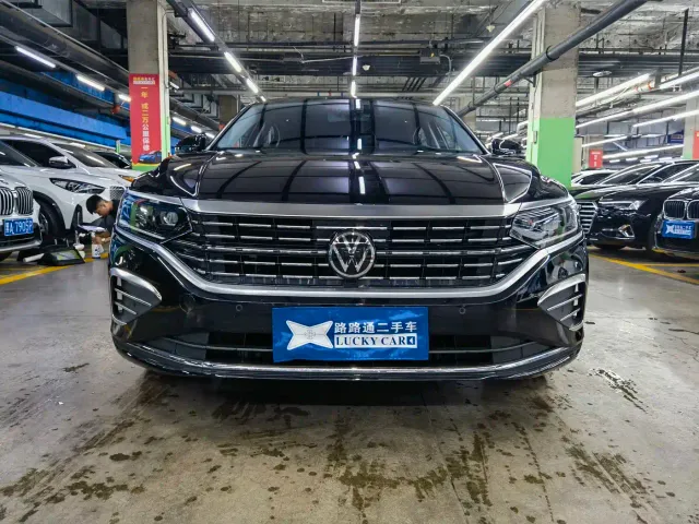 Volkswagen Passat — Фото автомобиля 2