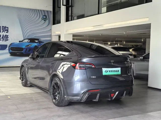 Tesla Model Y — Фото автомобиля 8