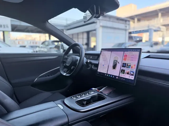 Xiaomi SU7 — Фото автомобиля 13
