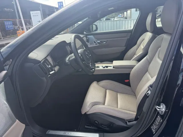 Volvo S90 — Фото автомобиля 12