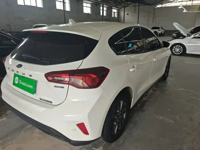 Ford Focus — Фото автомобиля 6