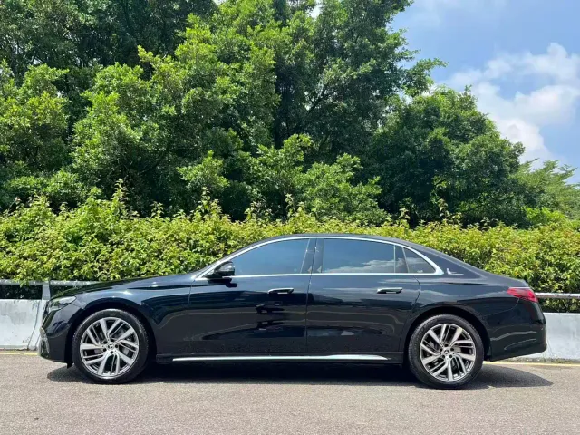 Mercedes-Benz E-Class — Фото автомобиля 3