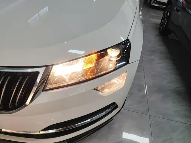 Skoda Karoq — Фото автомобиля 23
