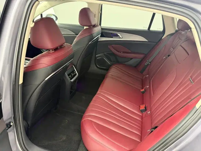 Hongqi H5 — Фото автомобиля 6