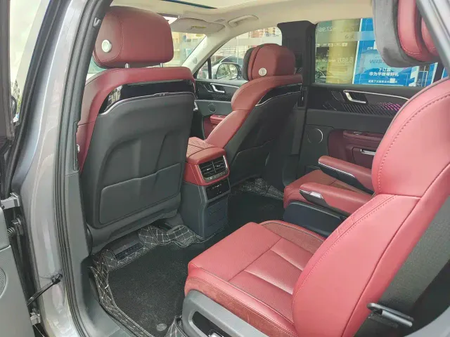 Hongqi E-HS9 — Фото автомобиля 11