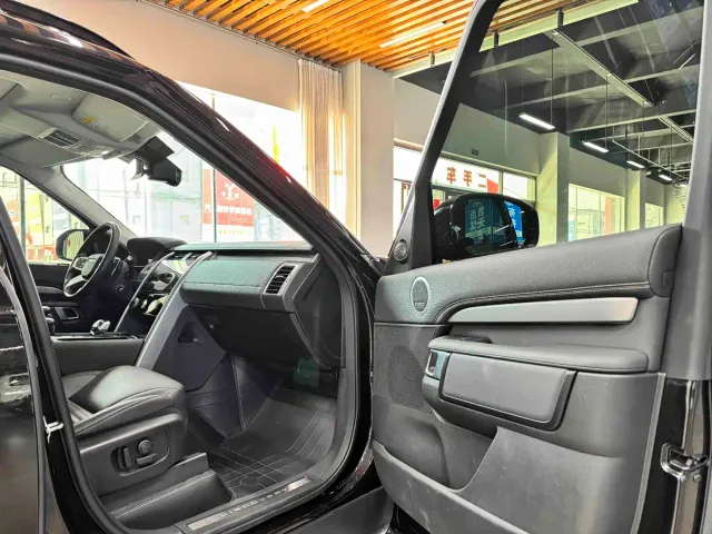 Land Rover Discovery — Фото автомобиля 9