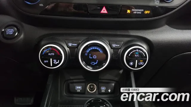 Hyundai Venue — Фото автомобиля 17