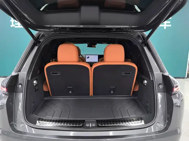Li Auto L8 — Фото автомобиля 7
