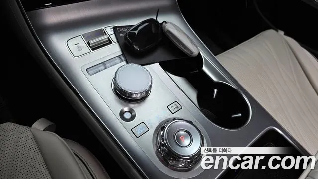 Genesis GV70 — Фото автомобиля 9