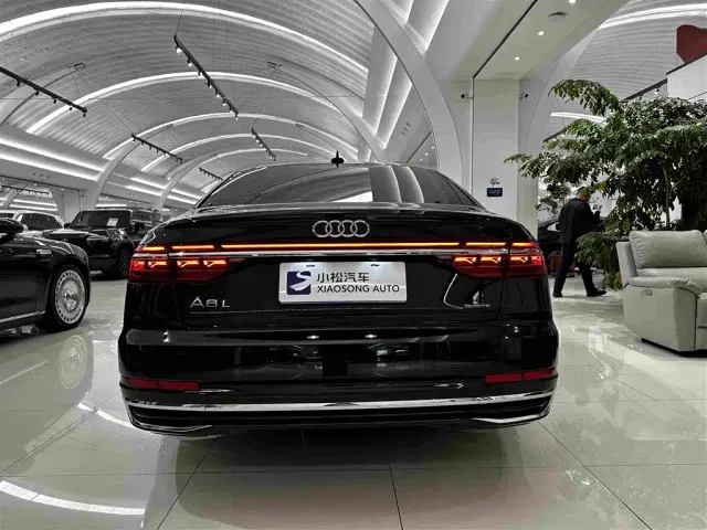Audi A8 — Фото автомобиля 4