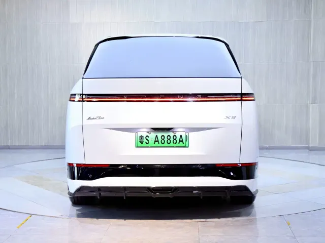 Xpeng X9 — Фото автомобиля 5