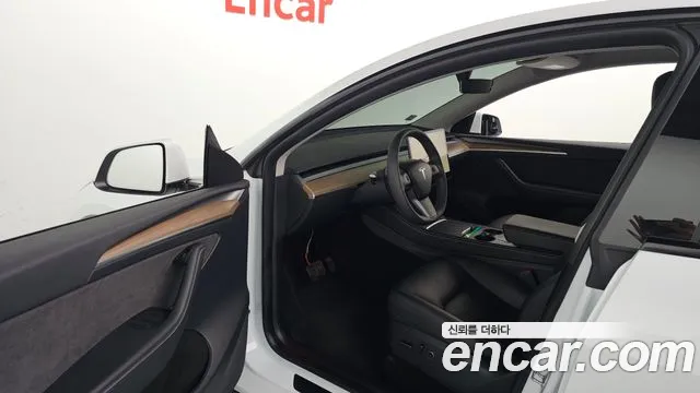 Tesla Model Y — Фото автомобиля 10