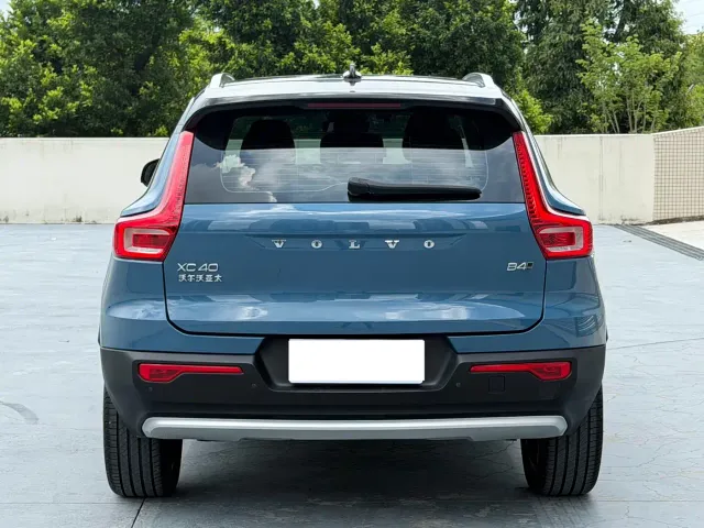 Volvo XC40 — Фото автомобиля 6