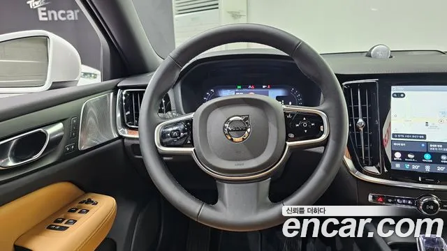 Volvo V60 — Фото автомобиля 12
