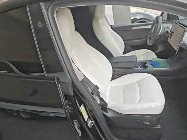 Tesla Model Y 2024 Rear-Wheel Drive Version — Фото автомобиля 24